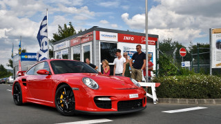 Red sports car booth people - small free wallpaper