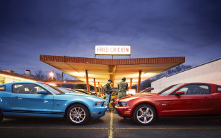 Night time restaurant cars soldier - a soldier free wallpaper