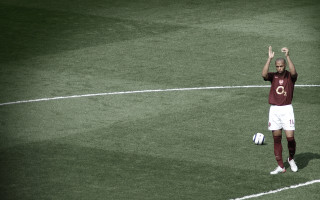 Man standing soccer field hands - plasticien free wallpaper