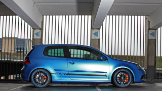 Blue car parking lot building 6 - a fence free wallpaper