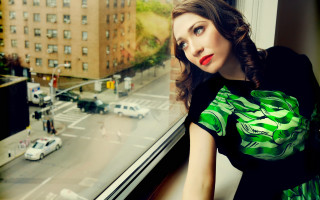 Woman city street traffic green - a silk screen free wallpaper