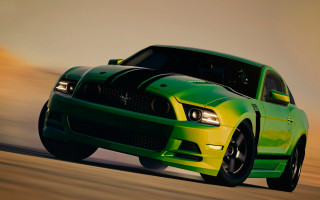 Green mustang desert road yellow - a yellow stripe free wallpaper