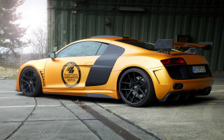 Yellow sports car green wall 2 - a yellow sports car free wallpaper