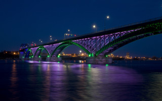 Bridge city lights night reflection - bruce munro free wallpaper