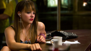Woman coffee purse earphones portrait - chica macnab free wallpaper