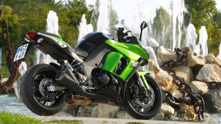 Green motorcycle fountain forest hill - a green motorcycle free wallpaper