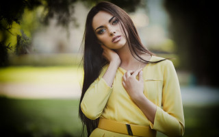Woman yellow dress park portrait - a yellow dress free wallpaper