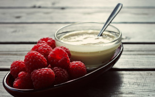 Yogurt raspberries wooden table food - a wooden table free wallpaper
