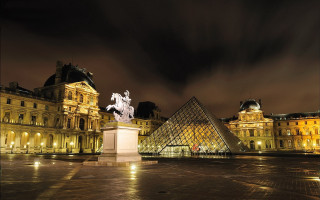 Large building statue night pyramid - a statue in front free wallpaper