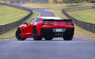 Red sports car road fence 2 - unreal free wallpaper