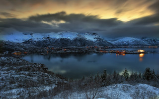 Lake mountains cloudy sky winter - mountain under a cloudy sky free wallpaper