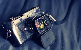 Camera lens bed blue sheet - a black strap free wallpaper