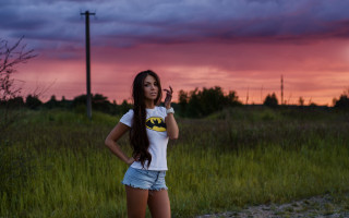 Woman field bat shirt elina - a batman symbol free wallpaper