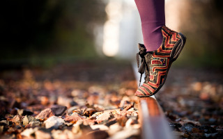 Feet shoes trail leaves woods - a persons foot free wallpaper