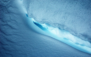 Large iceberg crack blue sky - a large iceberg free wallpaper