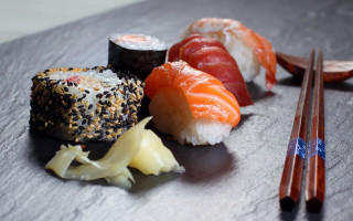 Sushi plate chopsticks salmon sesame - lostfish free wallpaper