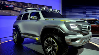 Silver mercedes truck showroom blue - a blue wall free wallpaper