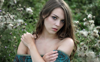 Woman dress flowers outdoors blurry - a field of flowers free wallpaper