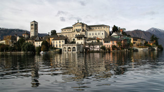 Lake mountain city architecture bridge - top of a lake next free wallpaper
