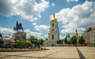 White building gold dome horse - a large white building free wallpaper