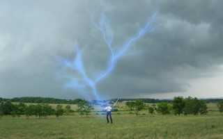 Man field lightning cloud shock - a lightning bolt in the sky above free wallpaper