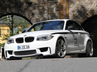 White car tunnel sign ice16 - a tunnel free wallpaper