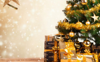 Christmas tree presents star ornaments - detail free wallpaper