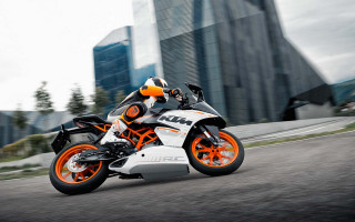 Motorcycle rider city street tall - cafer bater free wallpaper
