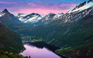 Mountain lake reflection pink sky - a pink sky above free wallpaper