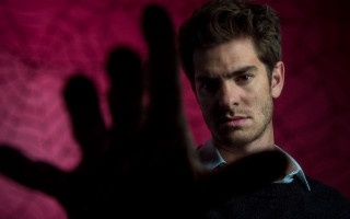 Man hand gesture pink background - in the foreground free wallpaper