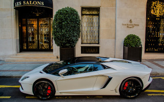 White sports car red rims - a black roof free wallpaper