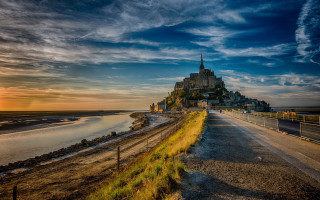 Castle road water body fenced - a castle free wallpaper