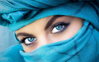 Blue eyes scarf fence fishnets - egyptian art free wallpaper