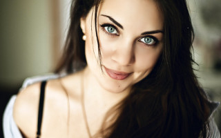 Daphne mcclure blue eyes smile - a smile free wallpaper for desktop