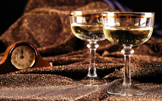 Wine glasses clock blanket cityscape - two glass of wine free wallpaper