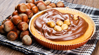 Cupcake chocolate frosting nuts tablecloth - a cupcake free wallpaper
