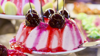 Cake cherries sauce plate rococo - food photography free wallpaper