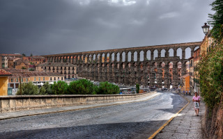 Woman street brick wall bridge - arch free wallpaper