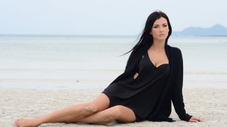 Beach woman blackdress cardigan sand - figurative art free wallpaper
