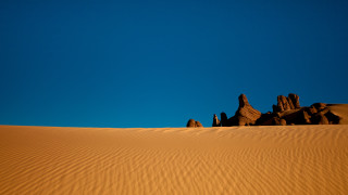Desert rocks blue sky foreground 2 - a blue sky in the background free wallpaper for desktop