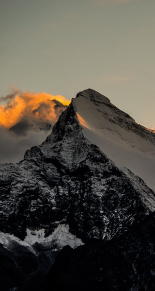 Mountain cloud yellow light peak - arie smit free wallpaper