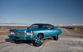 Blue car desert road sky - a blue car free wallpaper