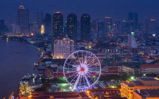 Ferris wheel city night river 2 - the middle of a city free wallpaper