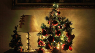 Christmas tree ornaments lamp room - a table in a room free wallpaper