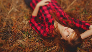 Woman laying red black dress - closed free wallpaper