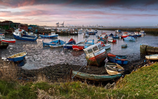 Boats shoreline city mountains ocean - a group of boats free wallpaper