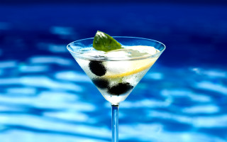 Martini lime olive pool beach - a pool free wallpaper for desktop