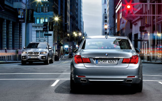 Silver car city night traffic - a silver car free wallpaper