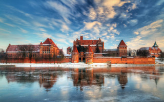 Castle lake gothic architecture cityscape - a few building free wallpaper