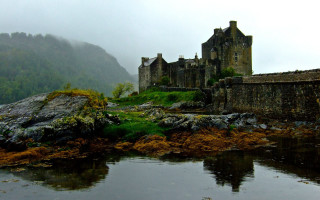 Castle hill water foggy gothic - gloomy atmosphere free wallpaper